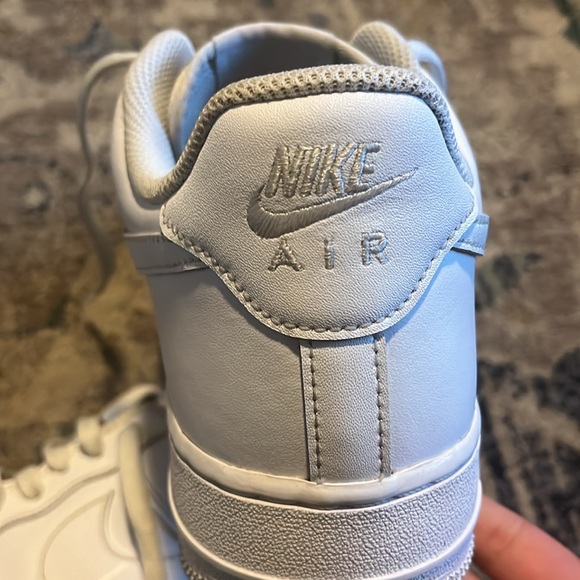 Nike Air Force 1 '07 DD8959-100 all white leather size 11 - Picture 6 of 7